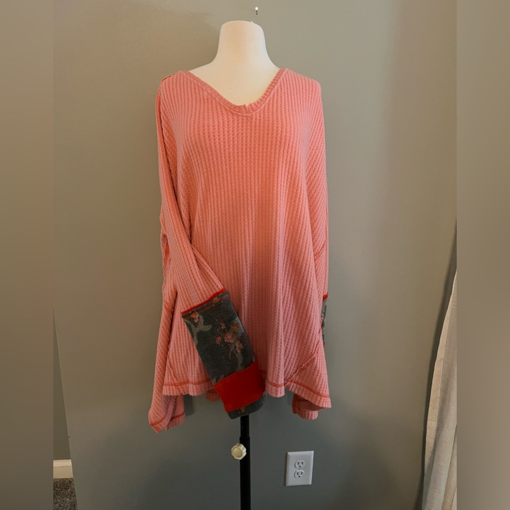 Free People - long sleeve light weight sweater with patterned sleeves